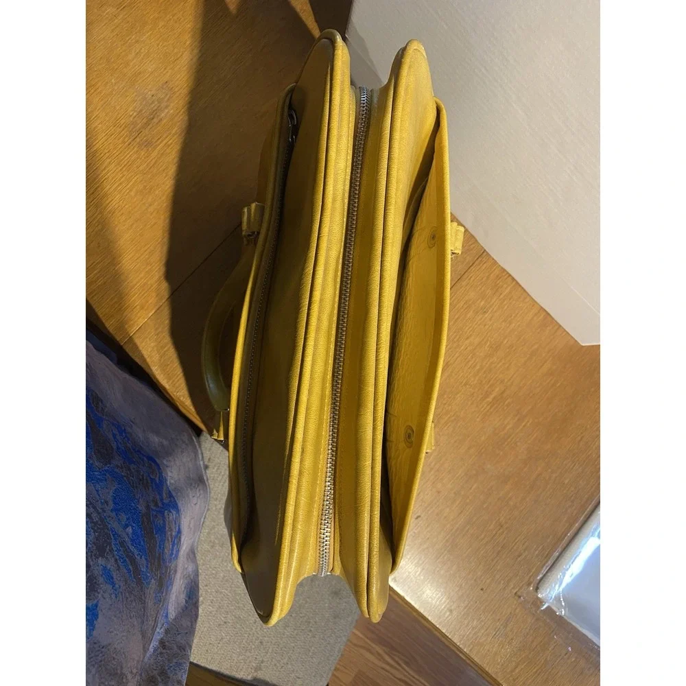 N/A sleek yellow